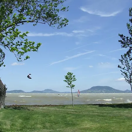 Pajtás Сasa de vacaciones Balatonfenyves